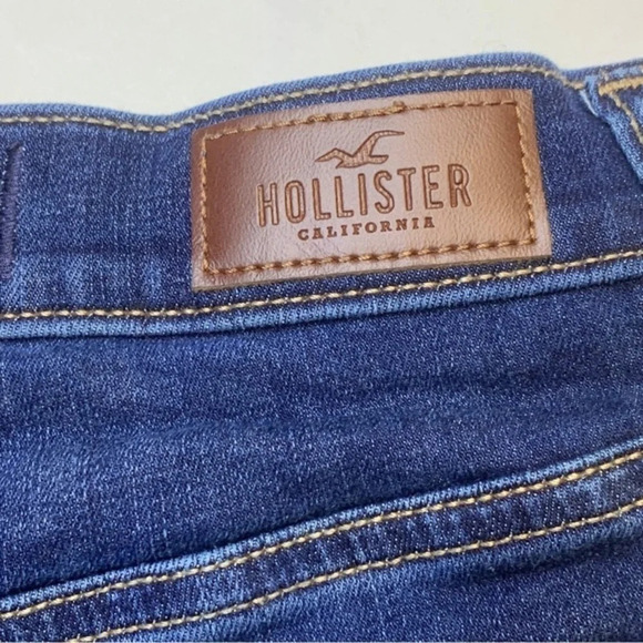 Curvy Ultra High-Rise Ripped White Denim Mom Shorts hollister - Picture 7 of 11